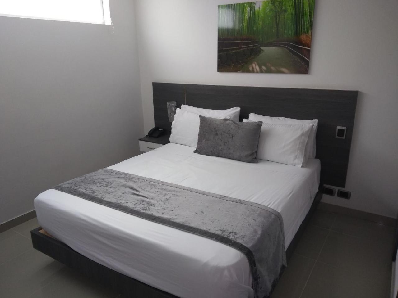 Calle 10 Express Hotel Medellín Exteriör bild