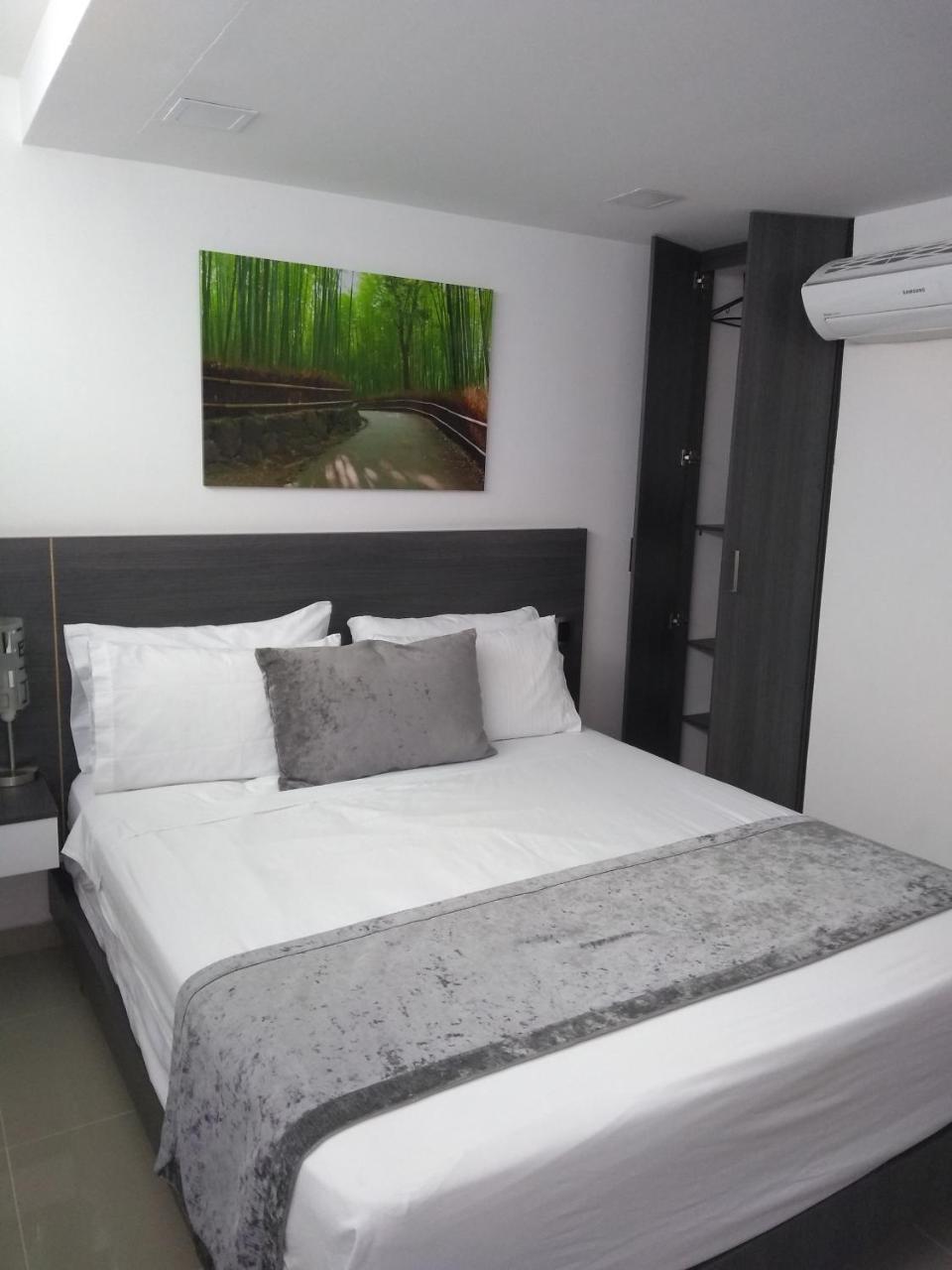 Calle 10 Express Hotel Medellín Exteriör bild