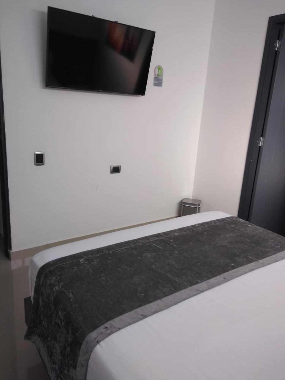 Calle 10 Express Hotel Medellín Exteriör bild